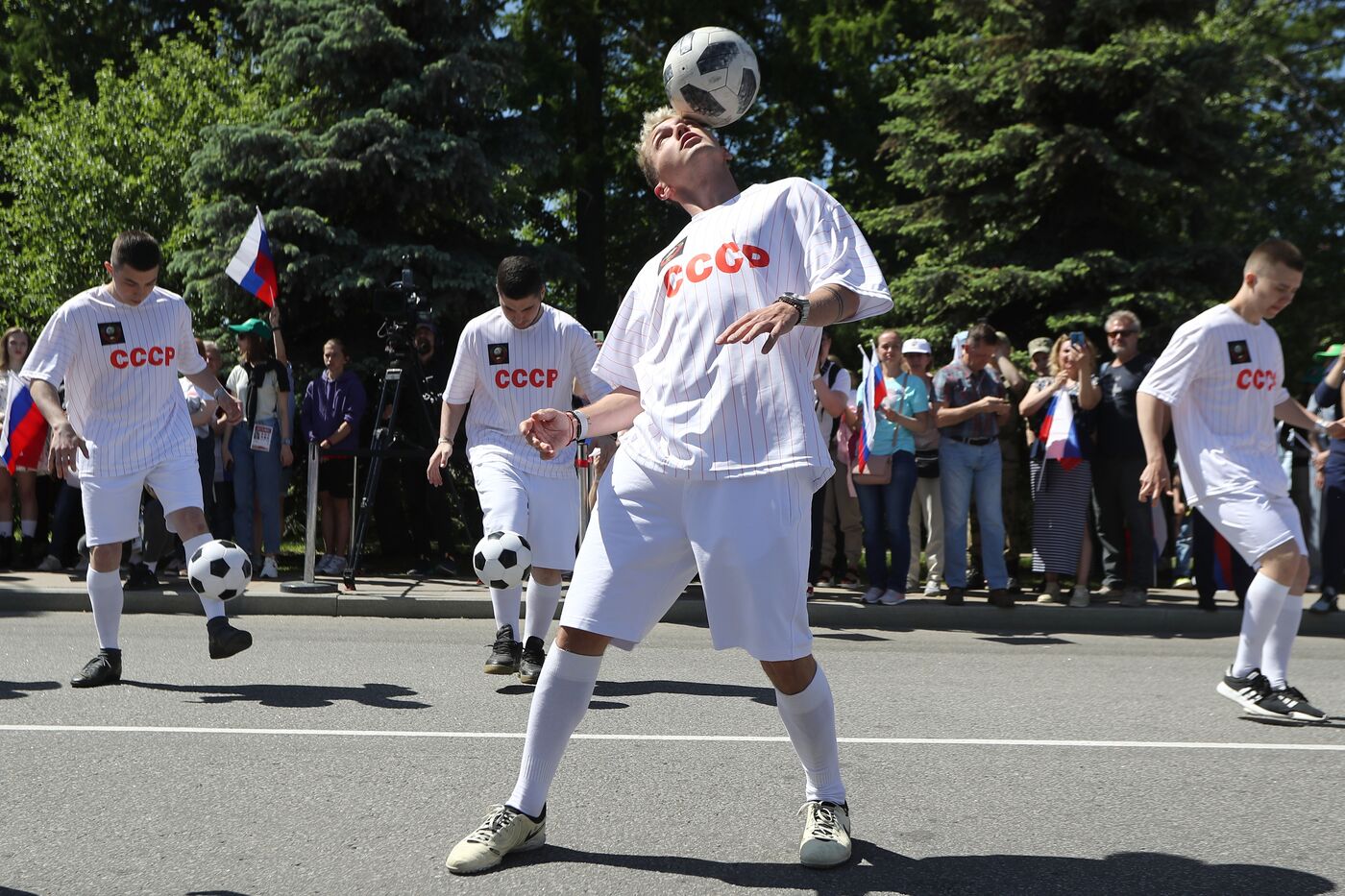 Выставка "Россия". Спортивное шествие, посвященное 105-летию первого парада на Красной площади