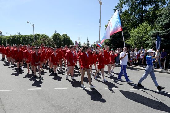 Выставка "Россия". Спортивное шествие, посвященное 105-летию первого парада на Красной площади