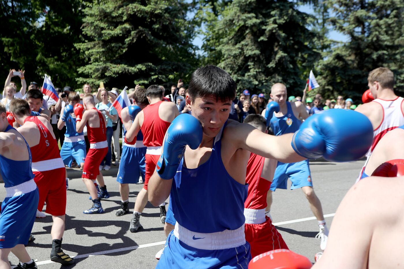 Выставка "Россия". Спортивное шествие, посвященное 105-летию первого парада на Красной площади