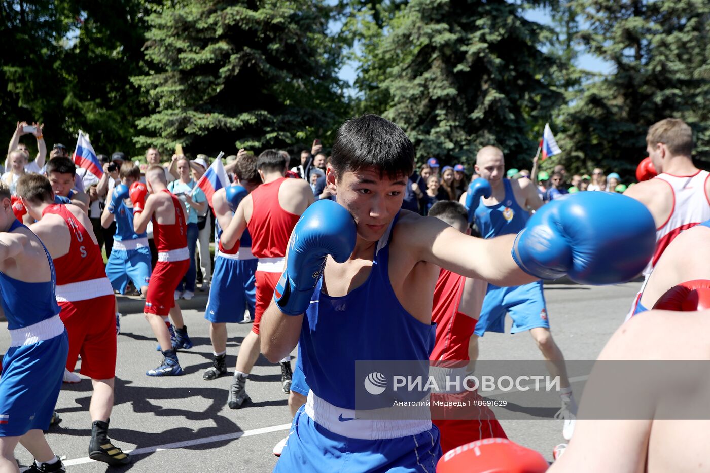 Выставка "Россия". Спортивное шествие, посвященное 105-летию первого парада на Красной площади