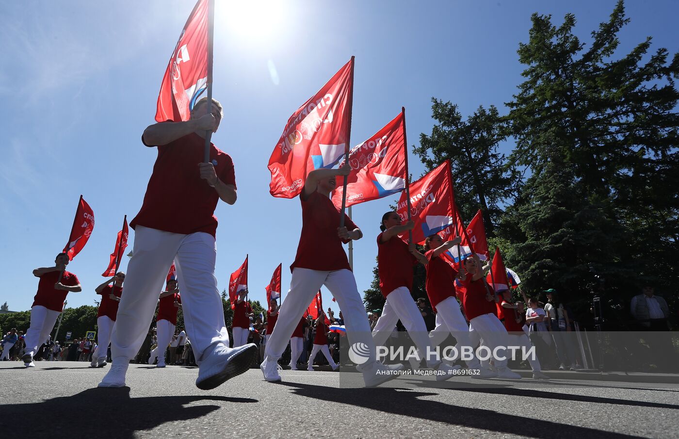 Выставка "Россия". Спортивное шествие, посвященное 105-летию первого парада на Красной площади