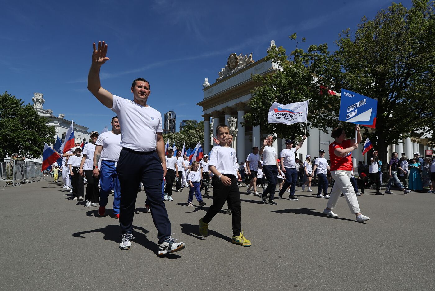 Выставка "Россия". Спортивное шествие, посвященное 105-летию первого парада на Красной площади