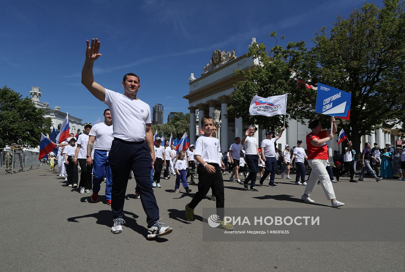 Выставка "Россия". Спортивное шествие, посвященное 105-летию первого парада на Красной площади