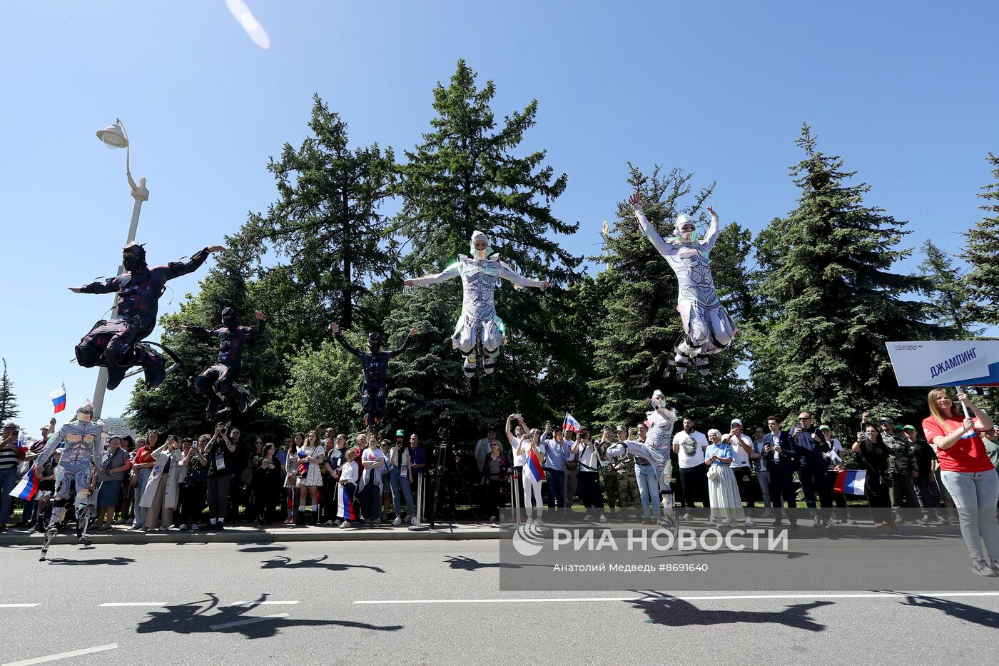 Выставка "Россия". Спортивное шествие, посвященное 105-летию первого парада на Красной площади