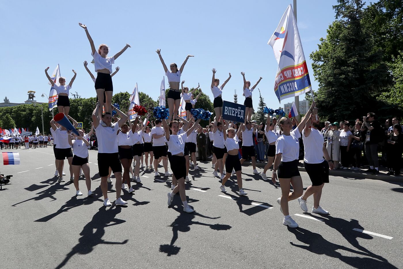 Выставка "Россия". Спортивное шествие, посвященное 105-летию первого парада на Красной площади