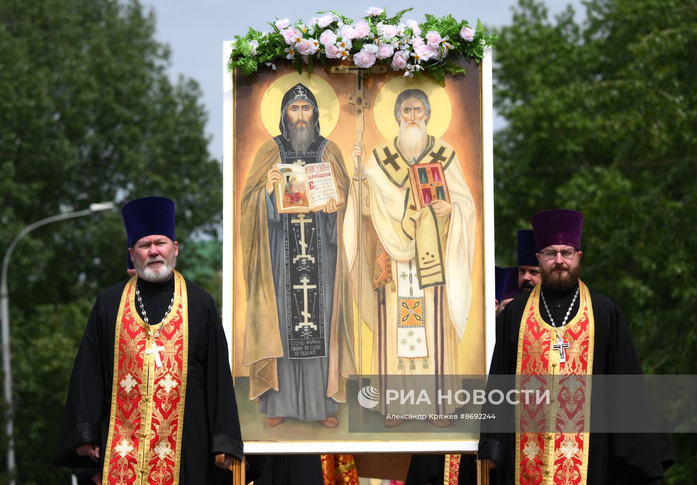 Крестный ход в честь Дня славянской письменности и культуры в Новосибирске