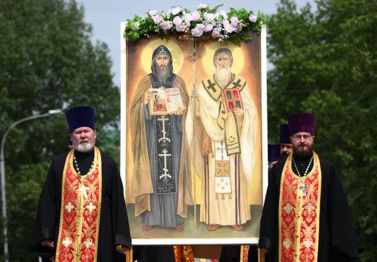 Крестный ход в честь Дня славянской письменности и культуры в Новосибирске