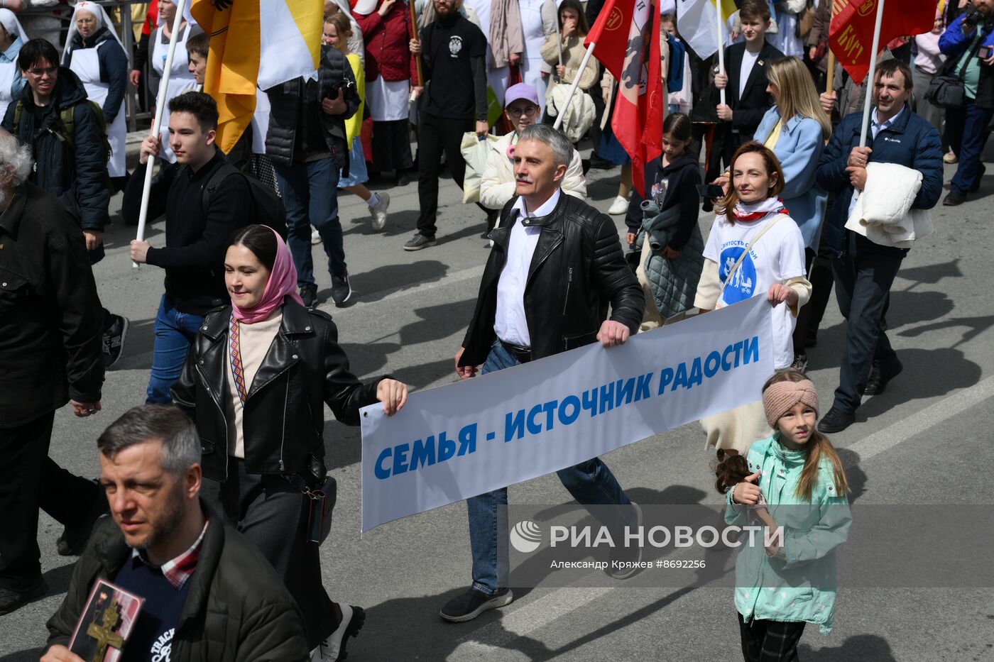 Крестный ход в честь Дня славянской письменности и культуры в Новосибирске