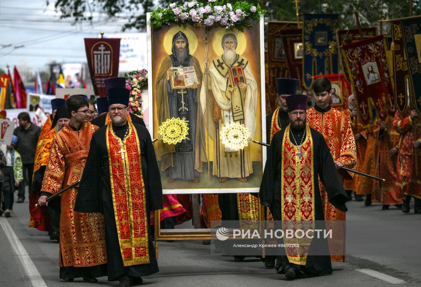 Крестный ход в честь Дня славянской письменности и культуры в Новосибирске