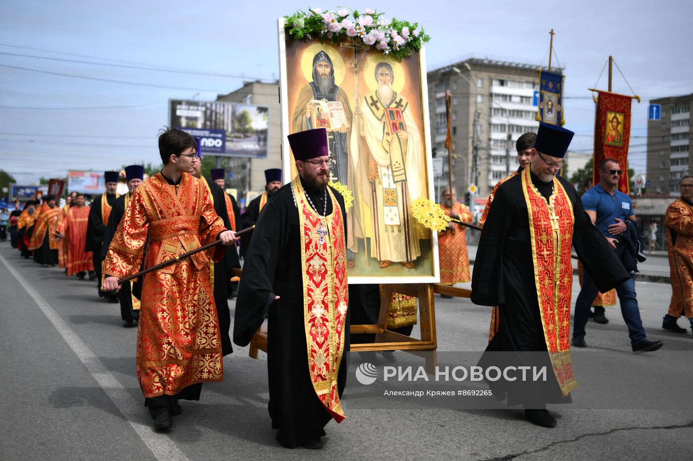 Крестный ход в честь Дня славянской письменности и культуры в Новосибирске