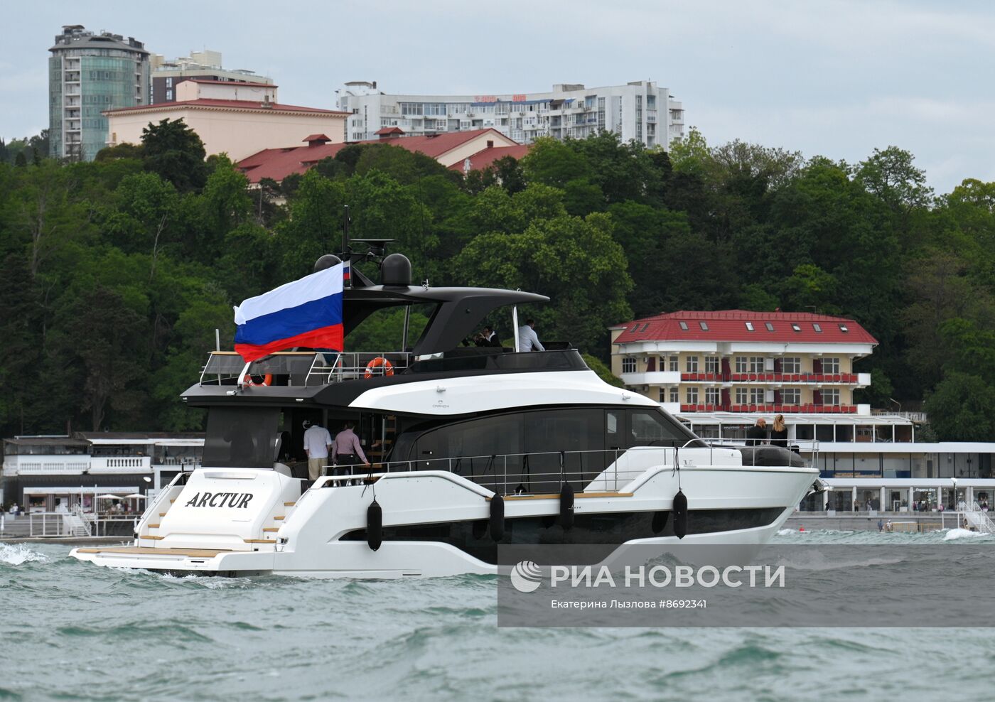 Парад яхт в Сочи