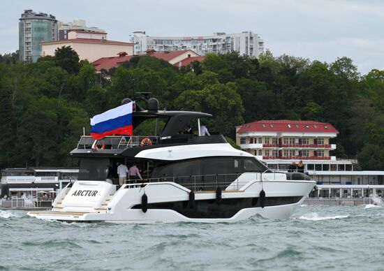 Парад яхт в Сочи