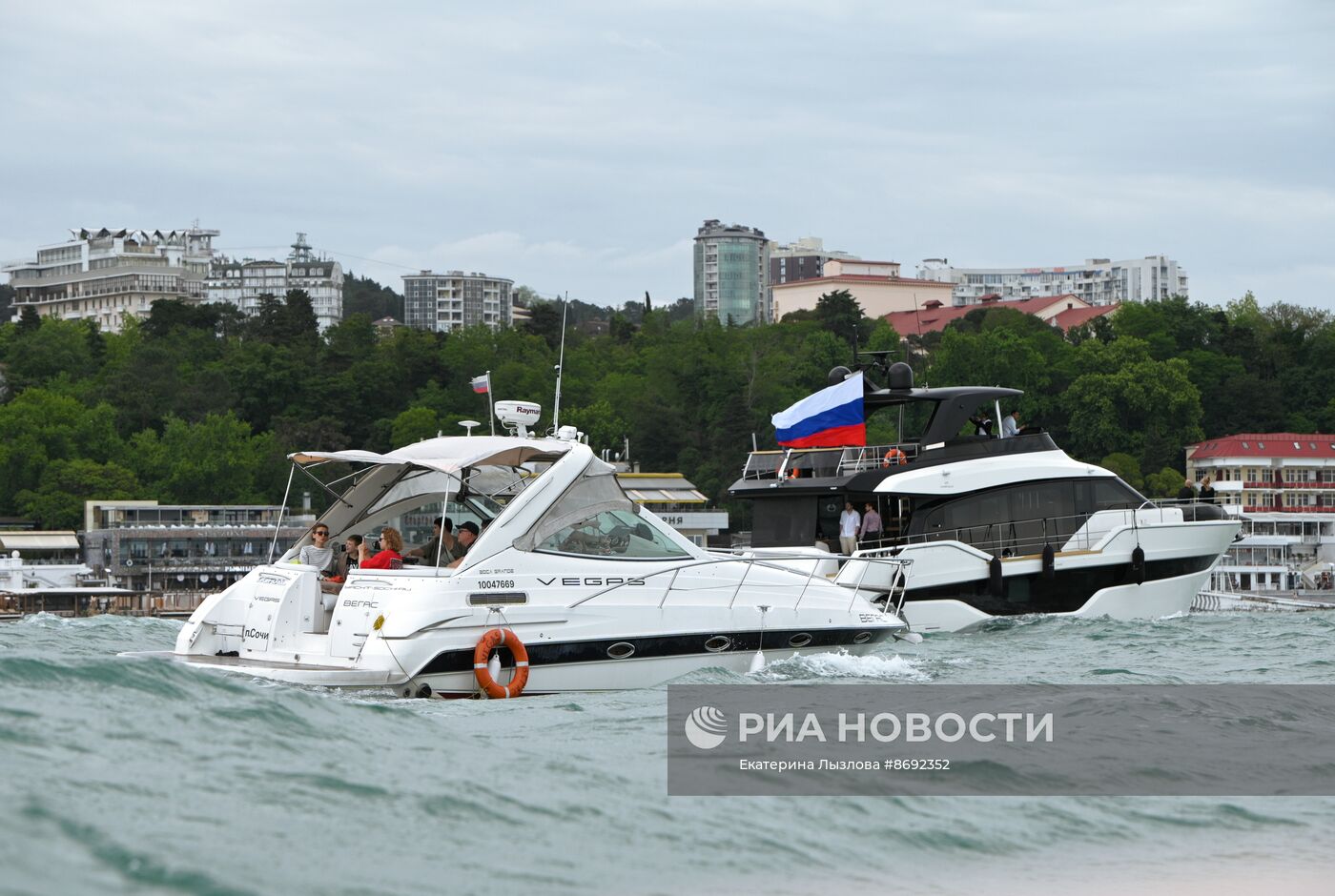 Парад яхт в Сочи