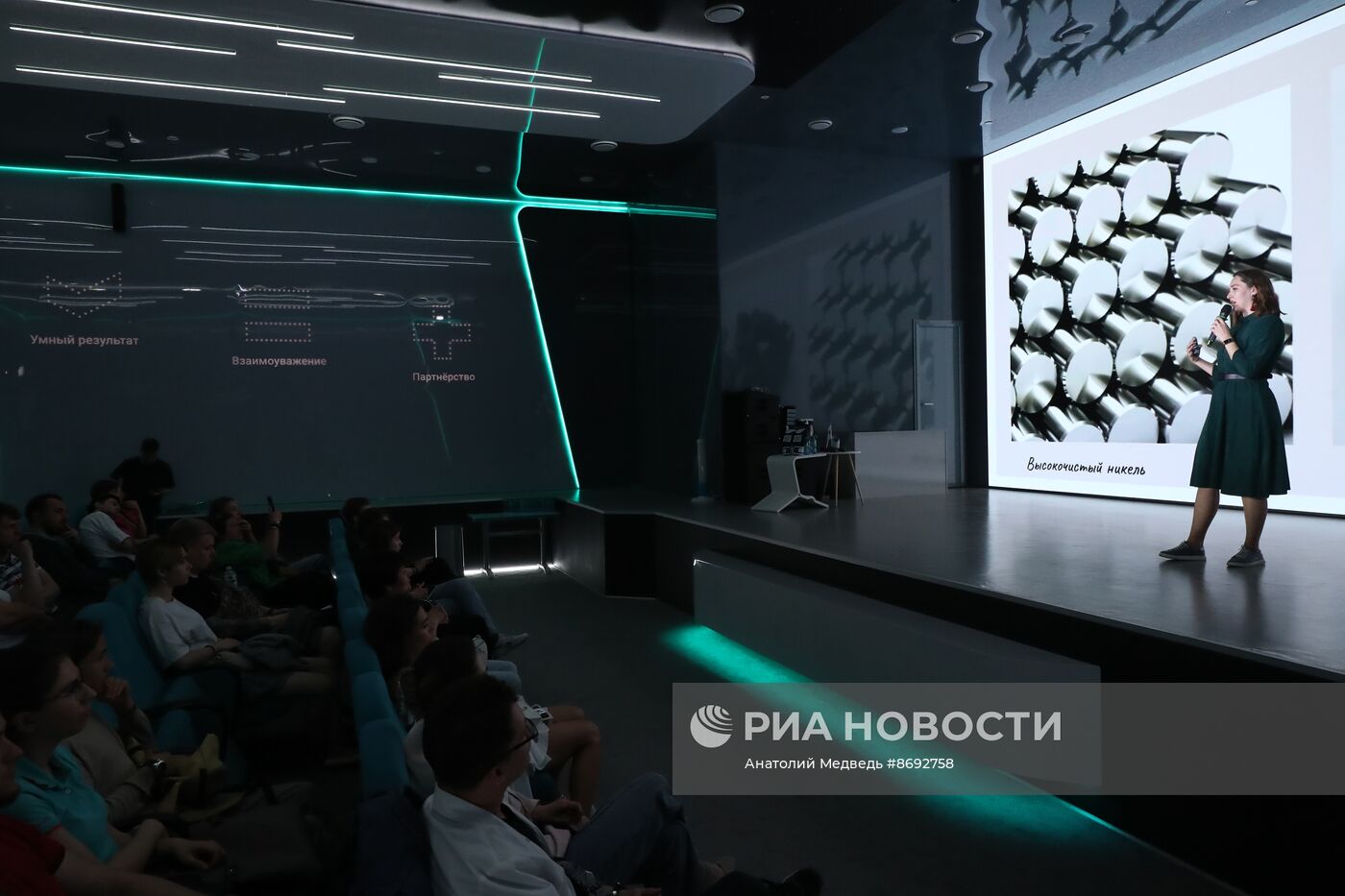 Выставка "Россия". Научная битва Science Slam "Химия будущего"