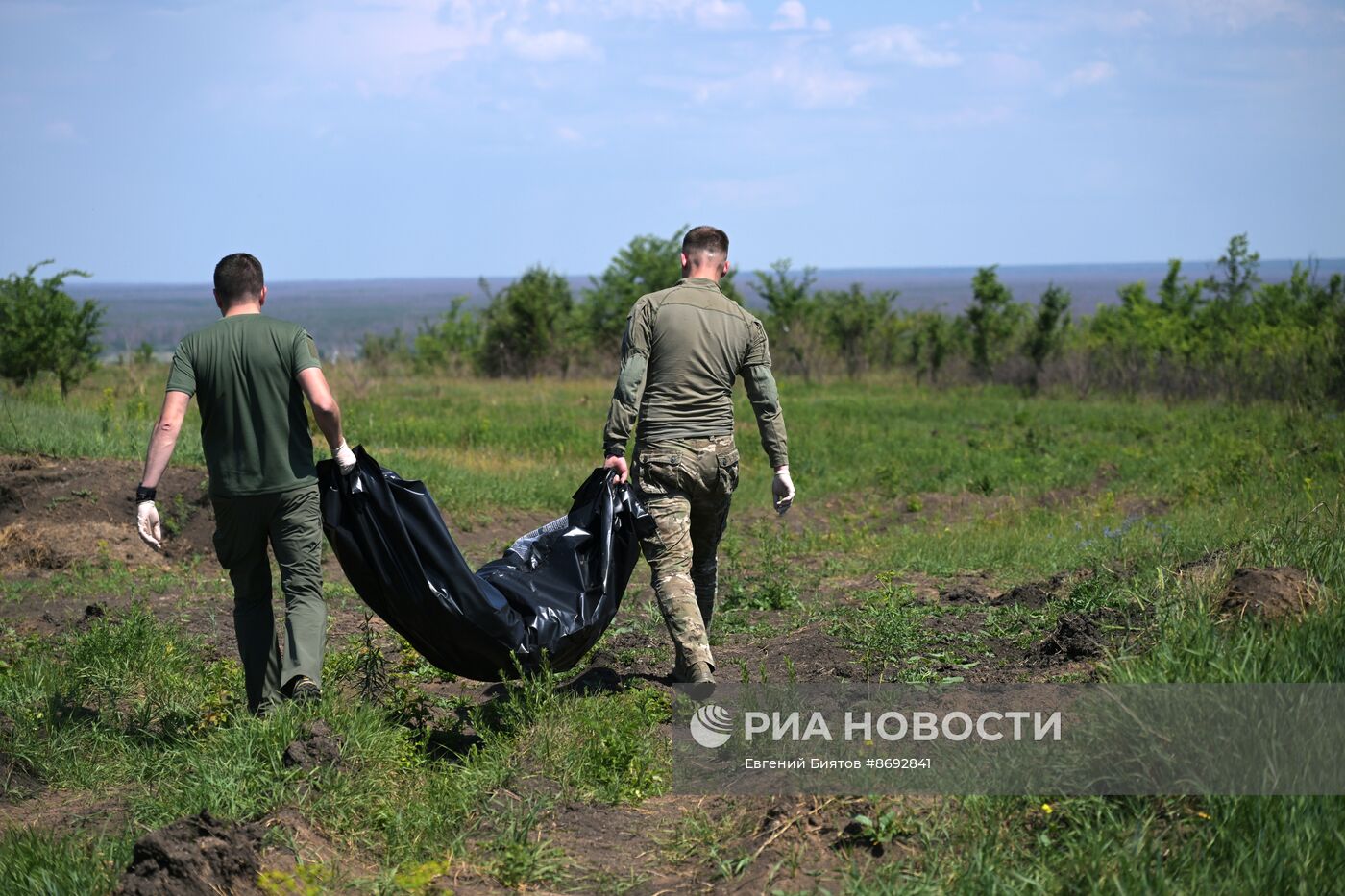 Работа общественной организации "Мемориал" по поиску останков погибших в ЛНР