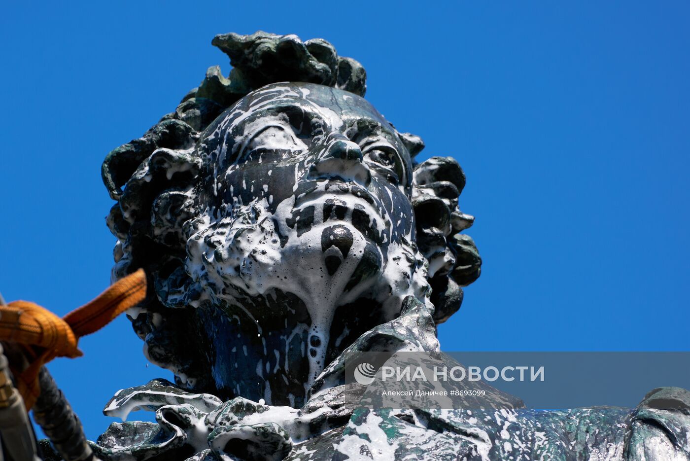 В Санкт-Петербурге помыли памятник А. С. Пушкину