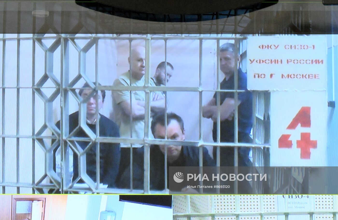 Рассмотрение жалобы на арест А. Фомина по делу о взятке замминистру обороны РФ