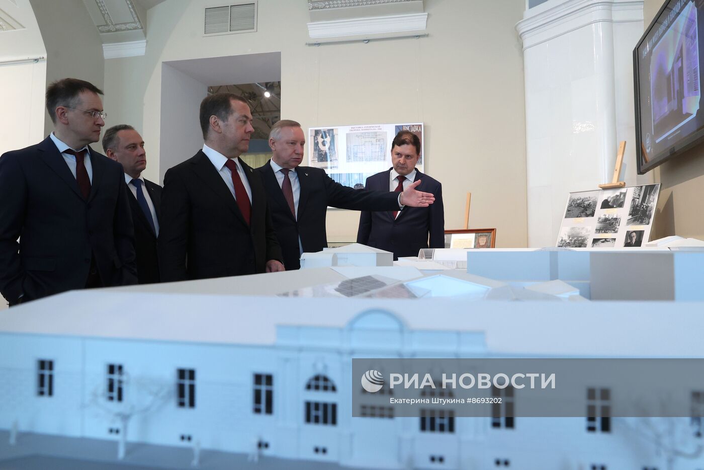 Рабочая поездка заместителя председателя Совбеза РФ Д. Медведева в Северо-Западный федеральный округ