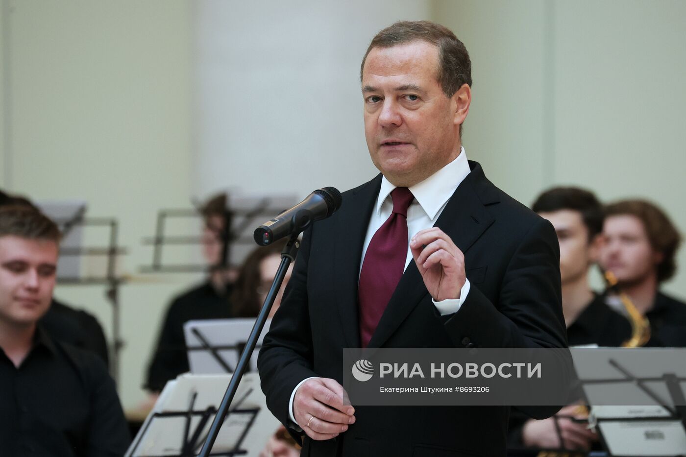 Рабочая поездка заместителя председателя Совбеза РФ Д. Медведева в Северо-Западный федеральный округ