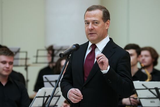 Рабочая поездка заместителя председателя Совбеза РФ Д. Медведева в Северо-Западный федеральный округ
