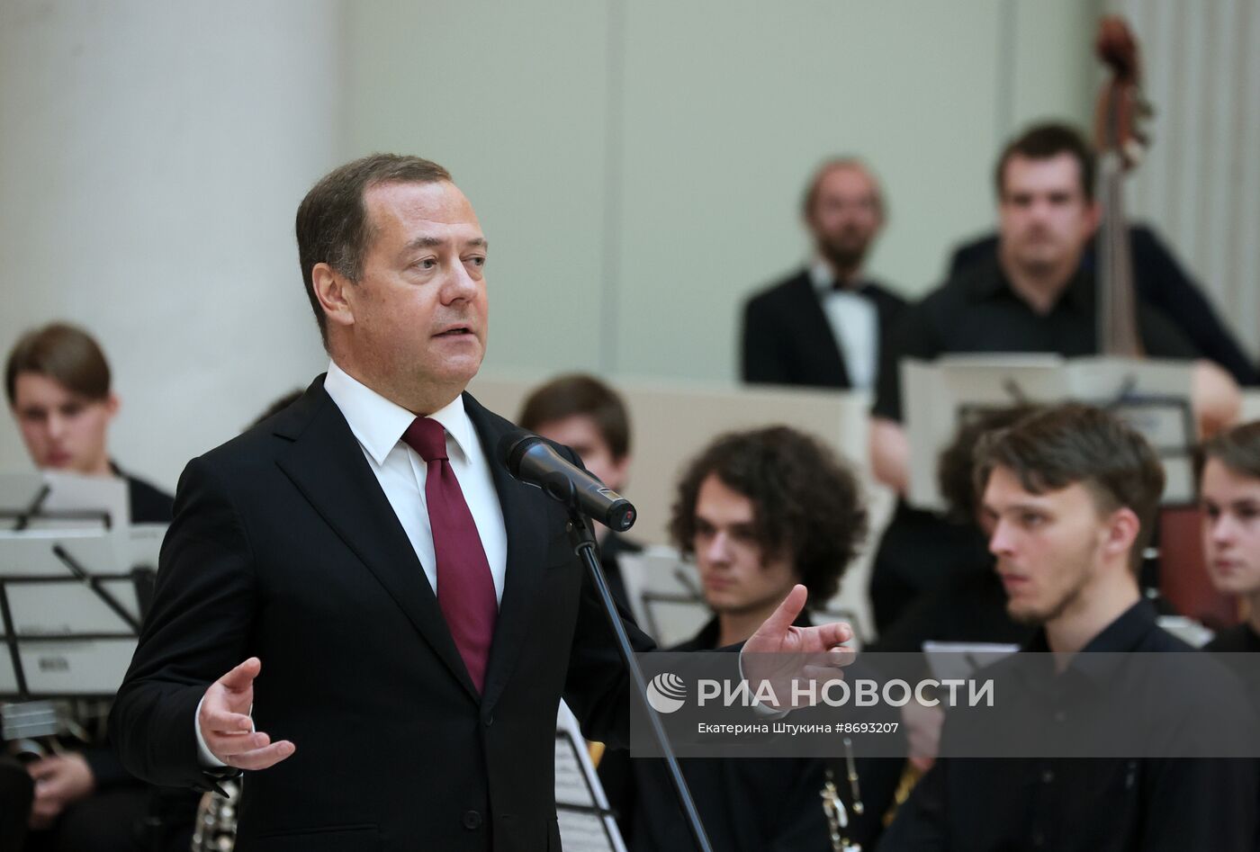 Рабочая поездка заместителя председателя Совбеза РФ Д. Медведева в Северо-Западный федеральный округ