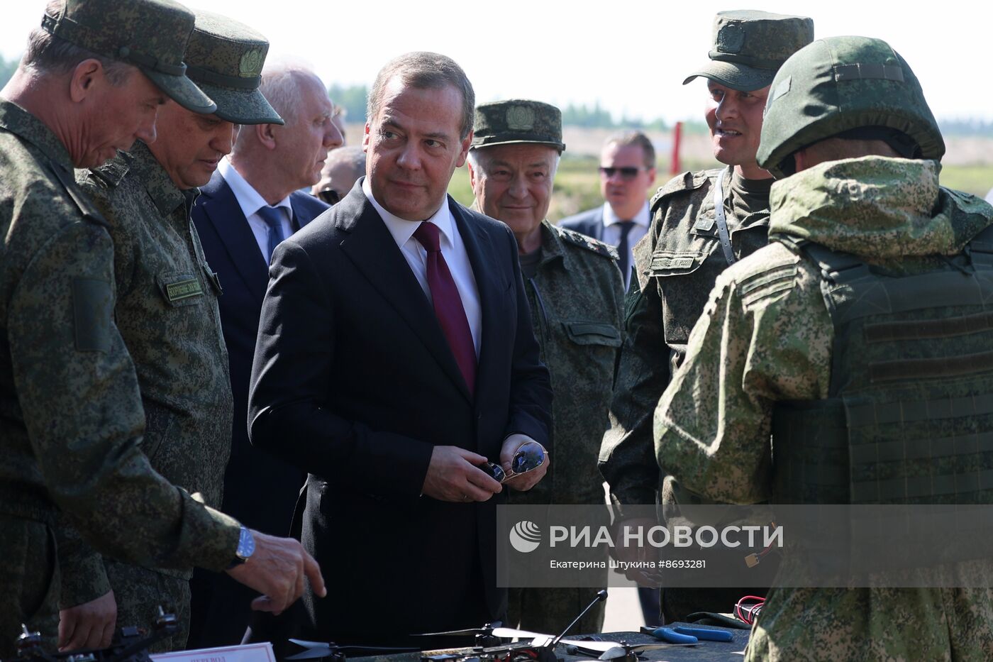 Рабочая поездка заместителя председателя Совбеза РФ Д. Медведева в Северо-Западный федеральный округ