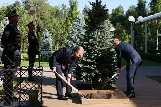 Рабочий визит президента Владимира Путина в Узбекистан. День второй