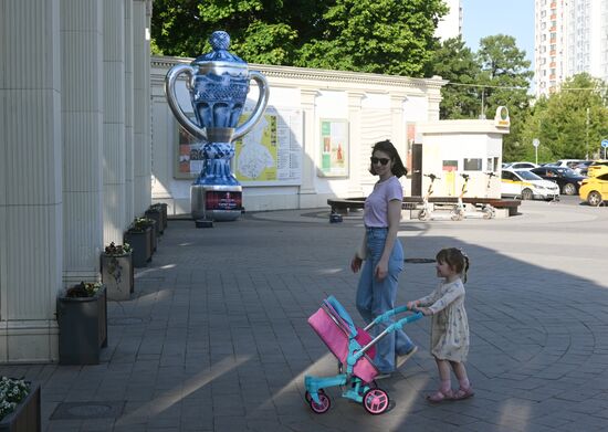 Копии кубка России по футболу установили в Москве