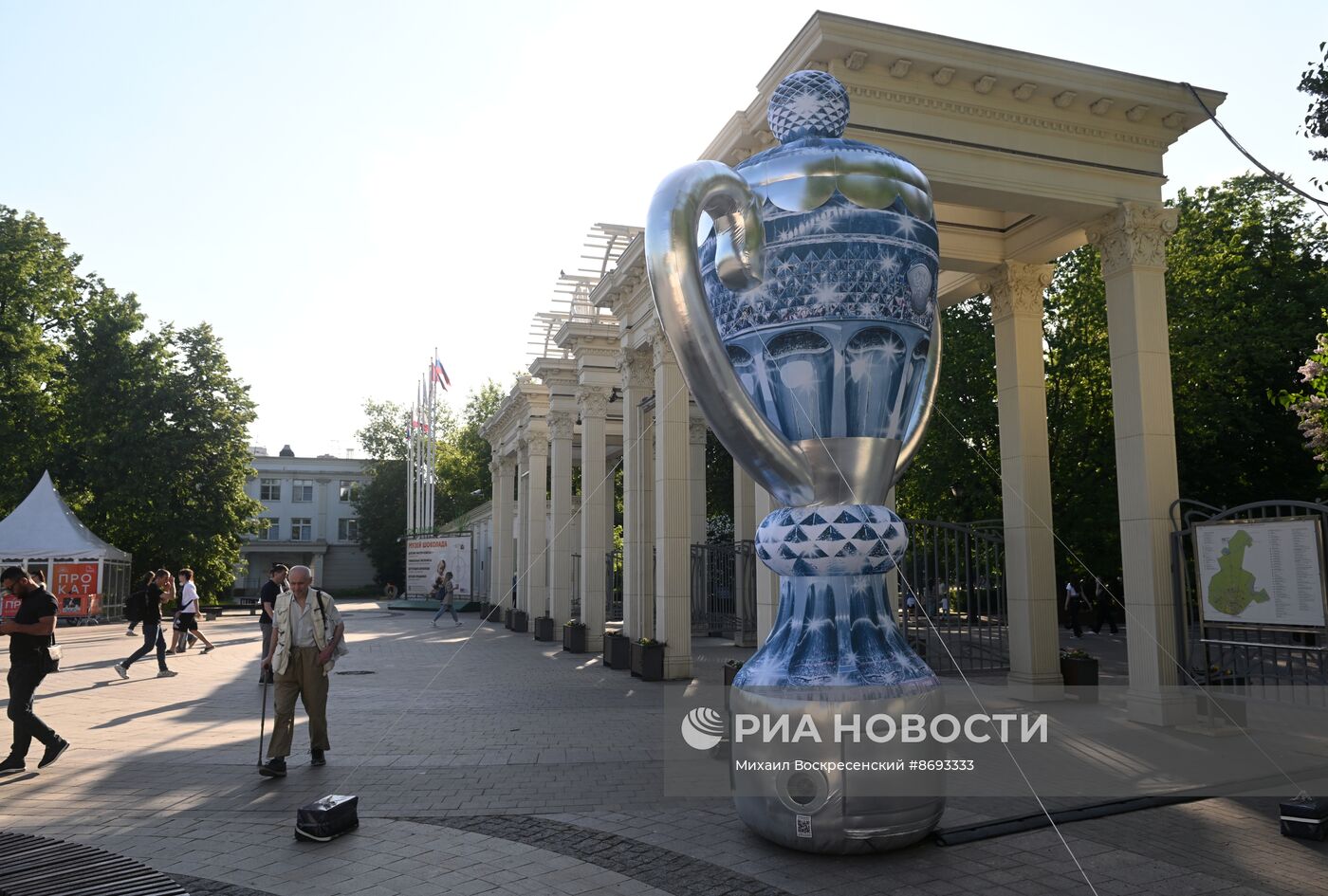 Копии кубка России по футболу установили в Москве