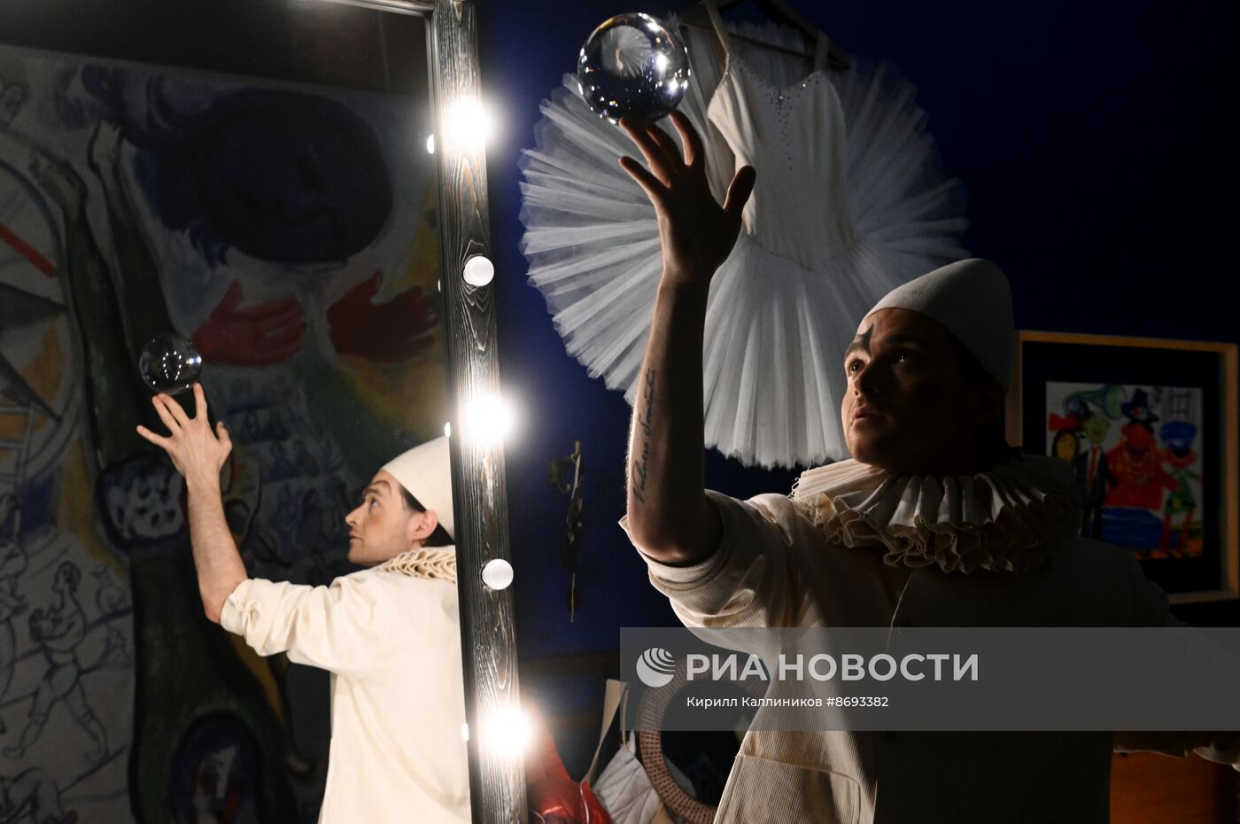 Выставка "В ожидании чуда. Посвящение Марку Шагалу"