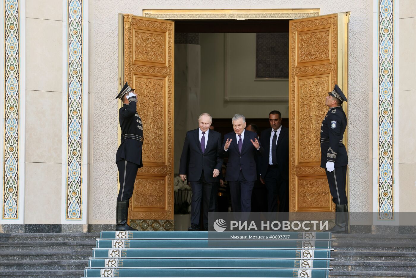 Президент Владимир Путин ответил на вопросы российских СМИ по итогам визита в Узбекистан