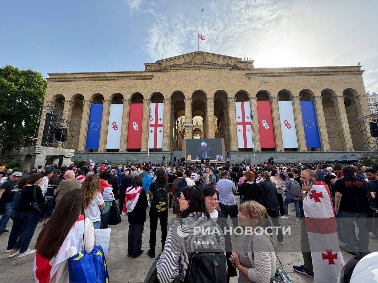 Акция протеста противников закона об иноагентах в Тбилиси