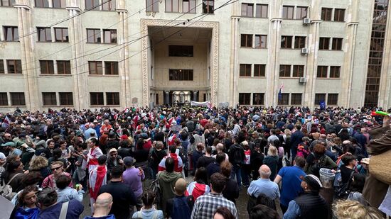 Акция протеста противников закона об иноагентах в Тбилиси