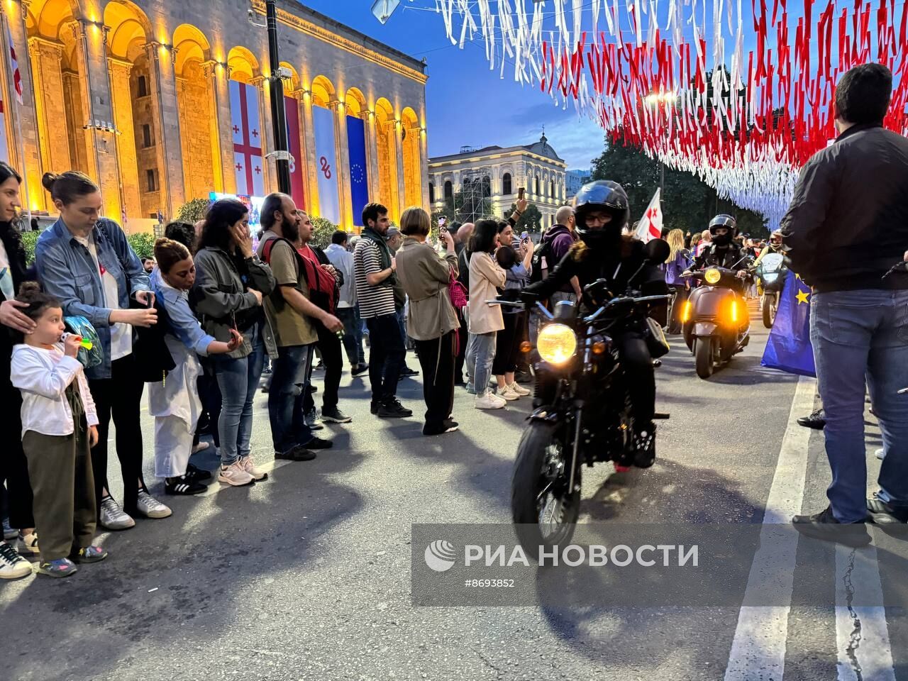 Акция протеста противников закона об иноагентах в Тбилиси