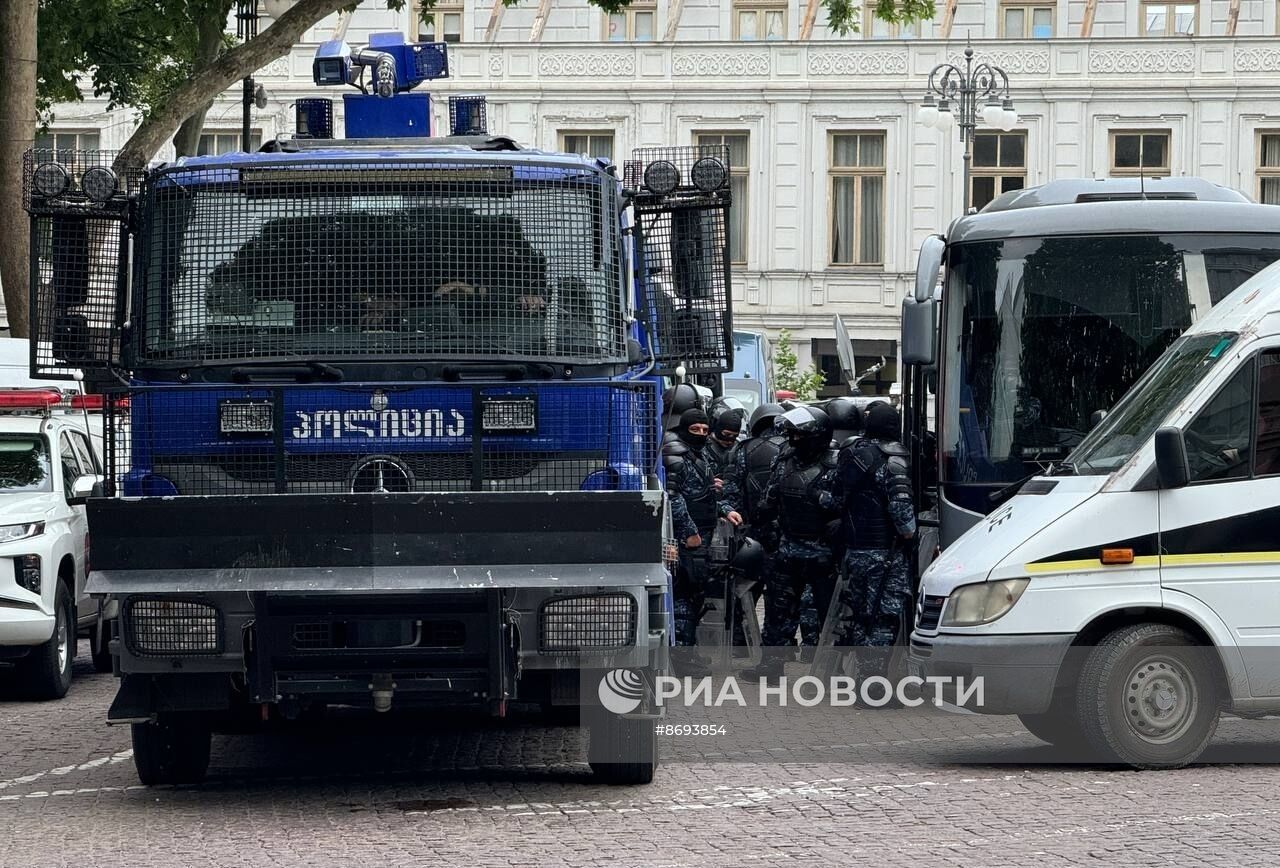 Акция протеста противников закона об иноагентах в Тбилиси