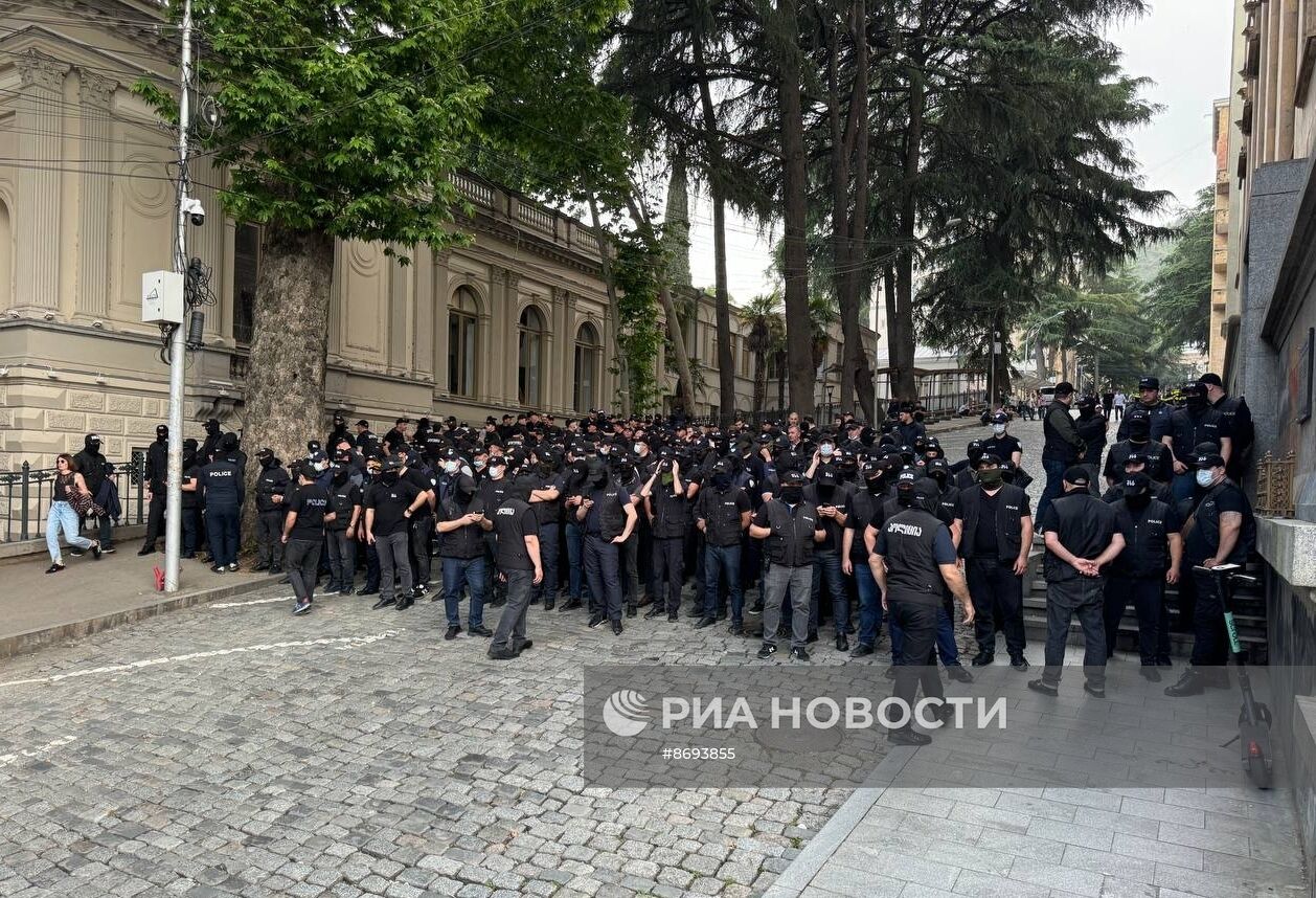 Акция протеста противников закона об иноагентах в Тбилиси