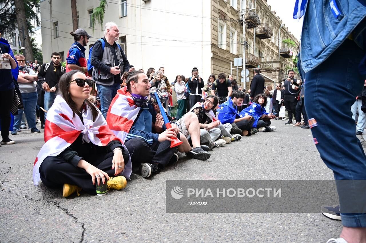 Акция протеста противников закона об иноагентах в Тбилиси