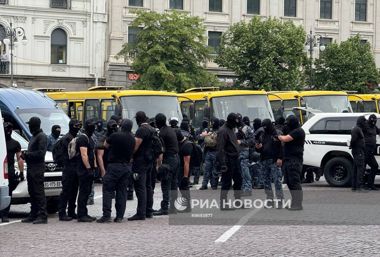 Акция протеста противников закона об иноагентах в Тбилиси