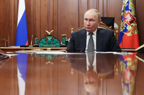 Президент Владимир Путин встретился с губернатором Оренбургской области Д. Паслером