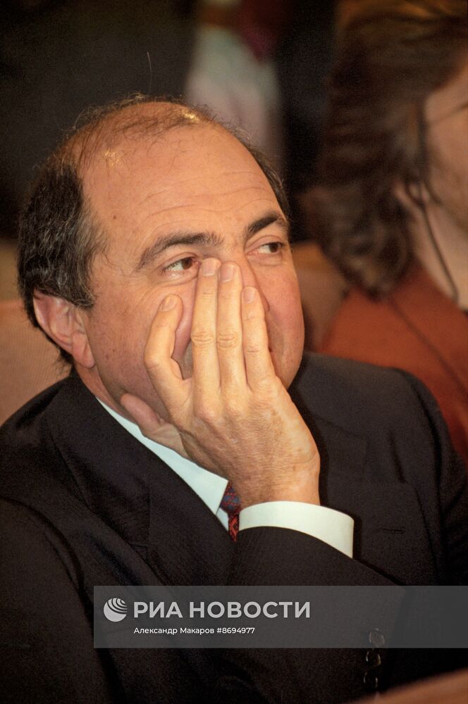 Подписание меморандума об объединении "ЮКОСа" и Сибнефти"