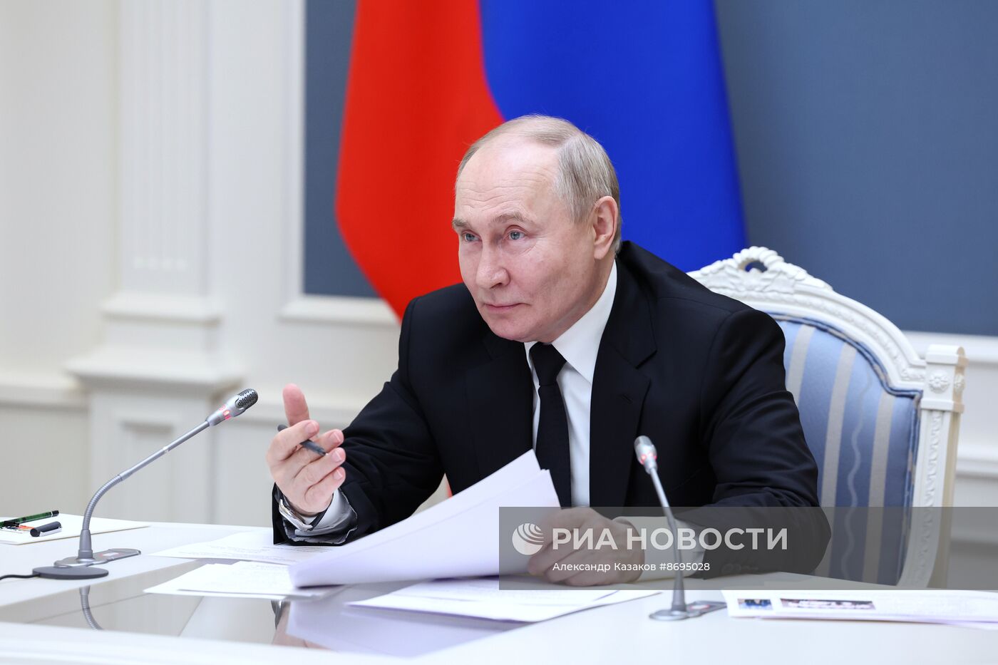 Президент Владимир Путин встретился с многодетными семьями из разных регионов страны