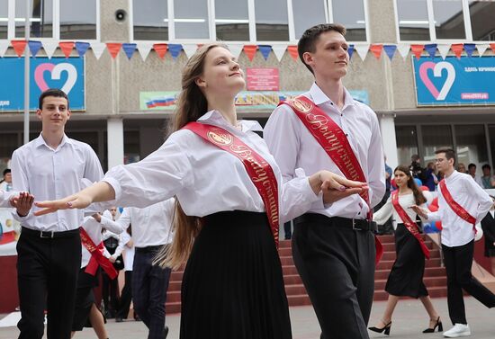 Последний звонок в городах России