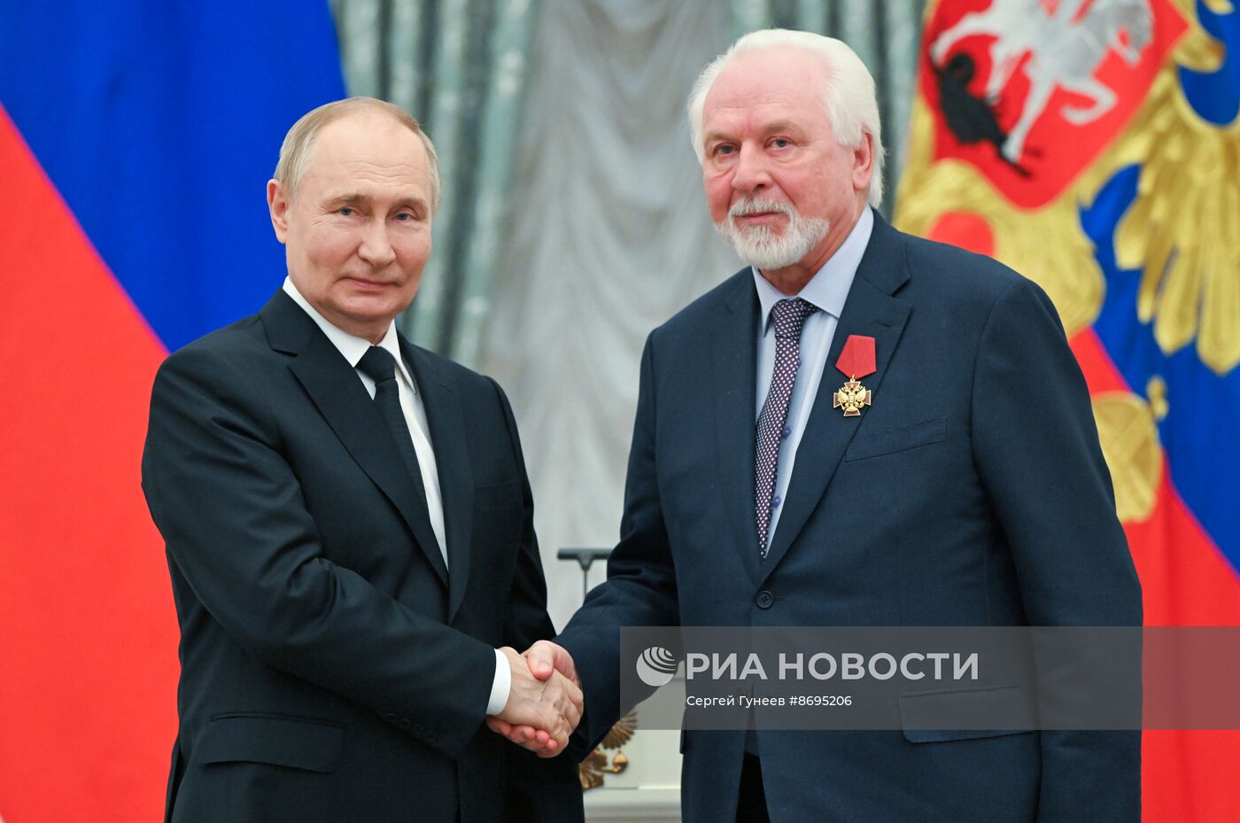 Президент Владимир Путин вручил высшие государственные награды РФ