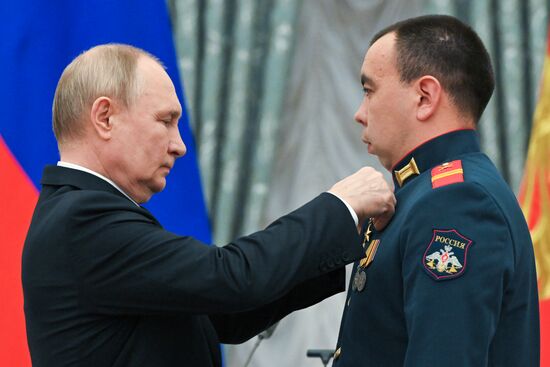 Президент Владимир Путин вручил высшие государственные награды РФ