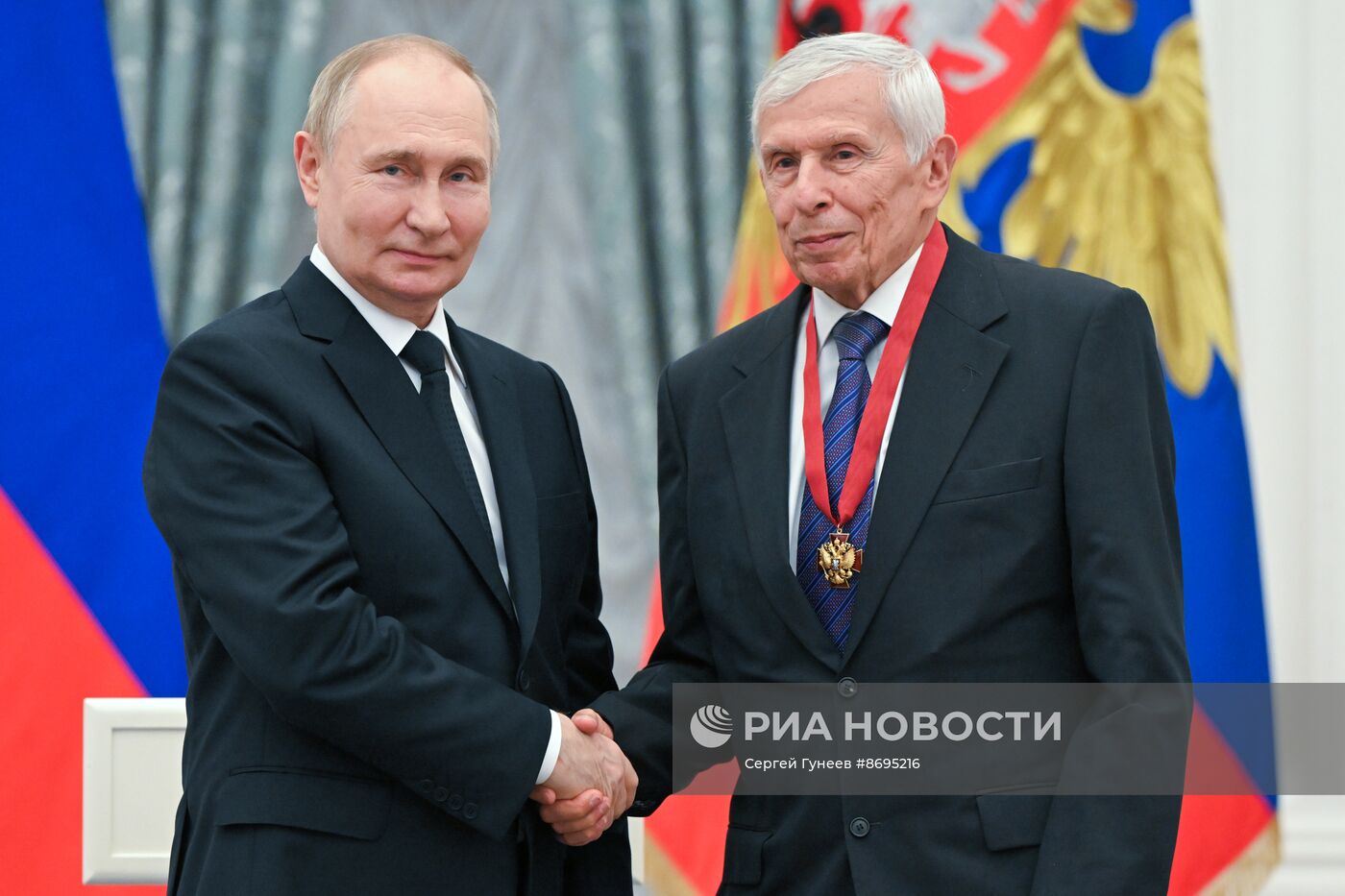 Президент Владимир Путин вручил высшие государственные награды РФ