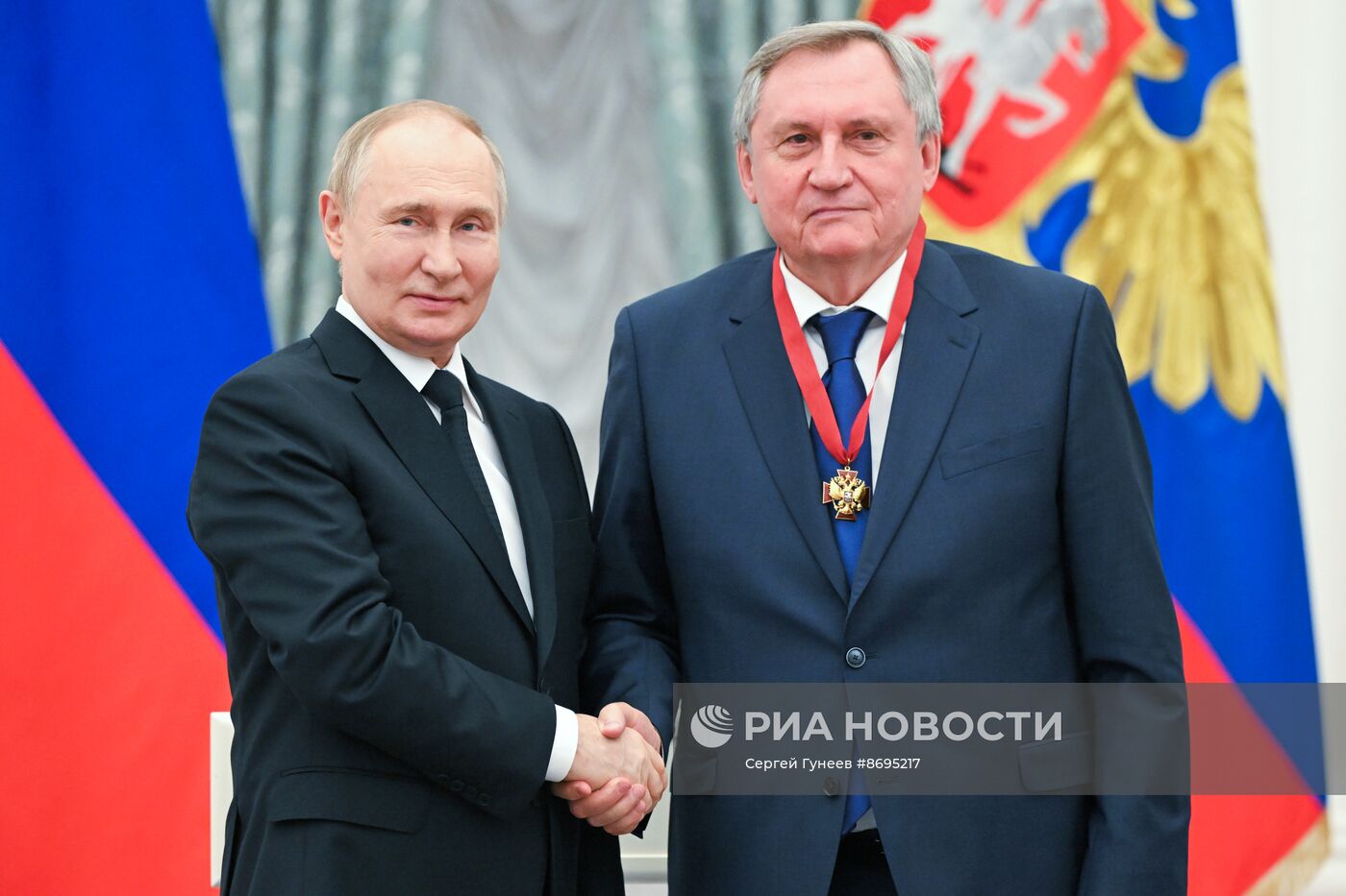 Президент Владимир Путин вручил высшие государственные награды РФ