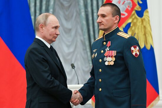 Президент Владимир Путин вручил высшие государственные награды РФ