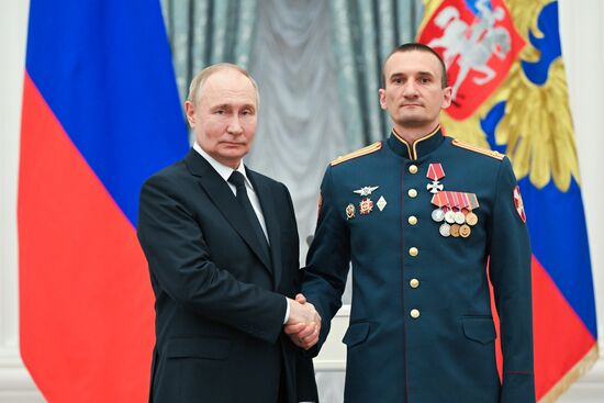 Президент Владимир Путин вручил высшие государственные награды РФ
