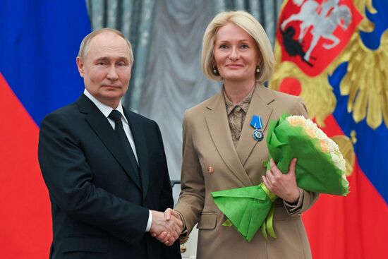 Президент Владимир Путин вручил высшие государственные награды РФ