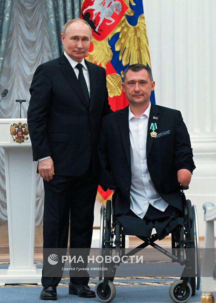 Президент Владимир Путин вручил высшие государственные награды РФ